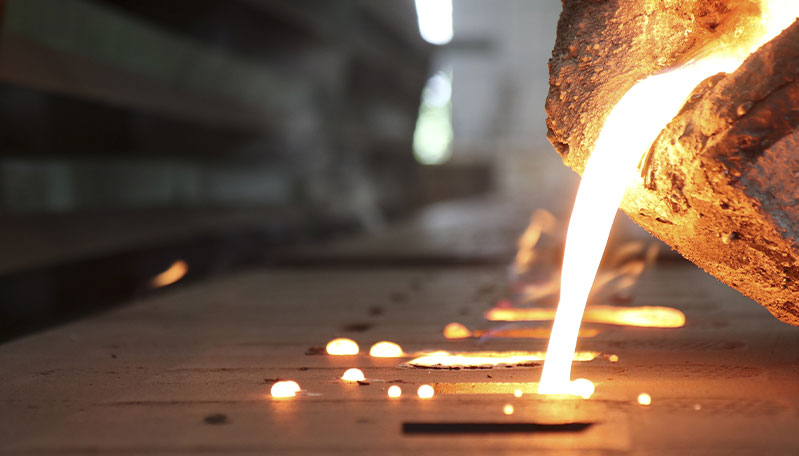 pouring-molten