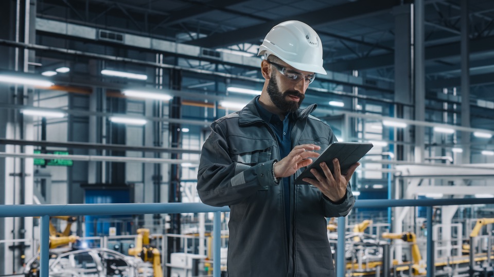 How the Industrial Internet of Things Improves Manufacturing