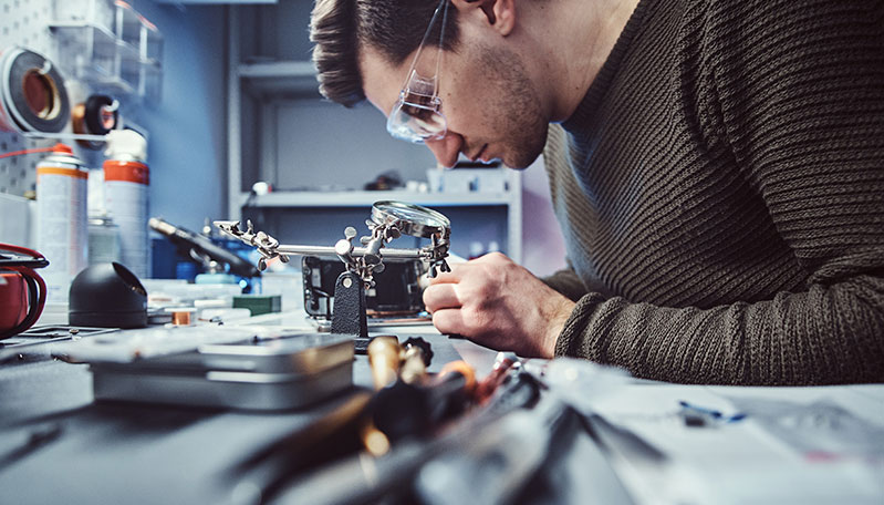 repairing-circuit-board-2